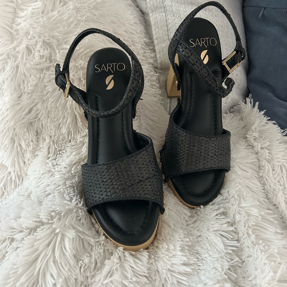 NWOT Sarto Women's heels